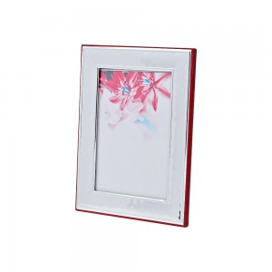 Ασημένια κορνίζα